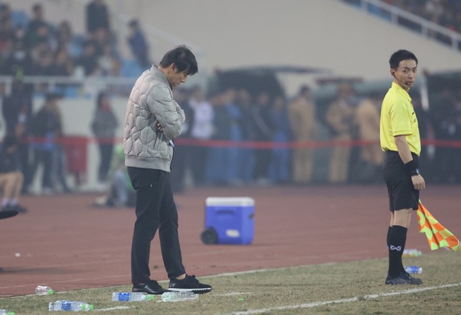 HLV Park Hang-seo không bắt tay ông Shin Tae-yong sau chiến thắng của ĐT Việt Nam ảnh 2