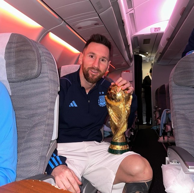 Bất ngờ với hình ảnh của Messi và Ronaldo ở World Cup 2042 ảnh 4