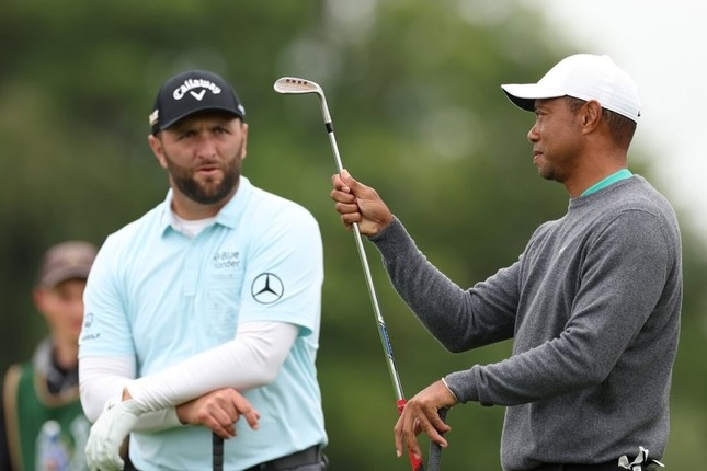 Tiger Woods, Jon Rahm và cuộc chiến chống lại tiếng gọi đồng tiền ảnh 3