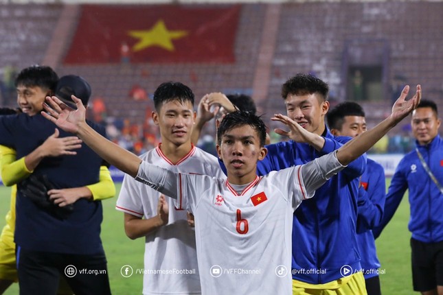 Sau tấm vé tới VCK U17 châu Á 2025 của U17 Việt Nam: Ai bận tâm đến những lời chỉ trích... ảnh 1