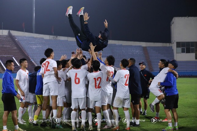 Sau tấm vé tới VCK U17 châu Á 2025 của U17 Việt Nam: Ai bận tâm đến những lời chỉ trích... ảnh 3