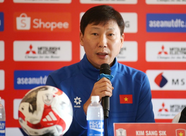 HLV Kim Sang-sik: 'Bất kể đối thủ nào ở chung kết, ĐT Việt Nam vẫn phải cho thấy sức mạnh xứng đáng với ngôi vô địch' ảnh 1