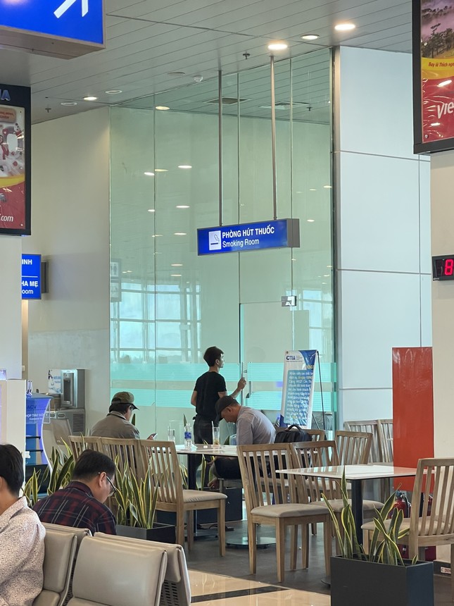 Phạt tiền nam hành khách hút thuốc lá trên chuyến bay đêm ảnh 2
