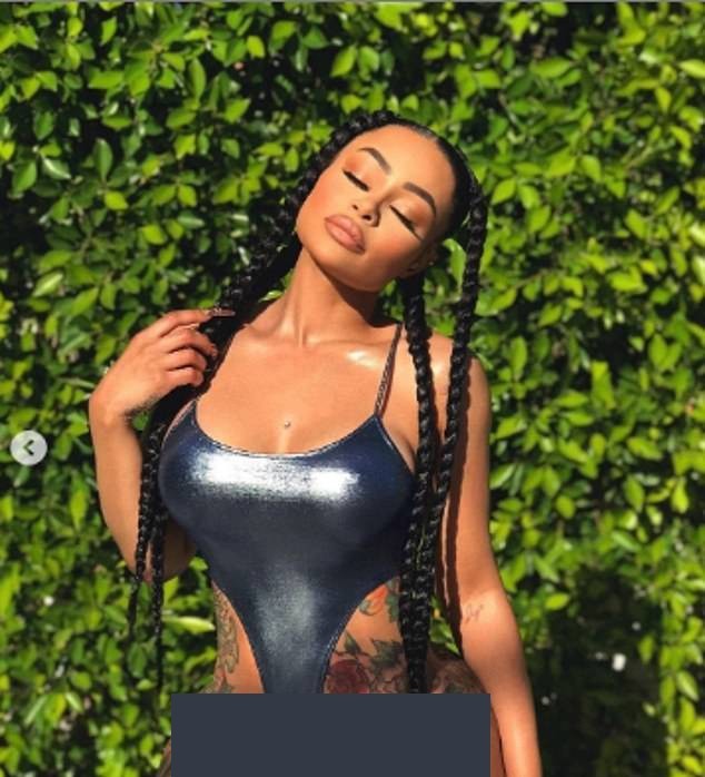 Stripper Blac Chyna wears a тιԍнт ɴuᴅᴇ dress, showing off her extremely H๏τ figure pH๏τo 6