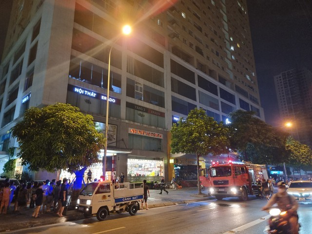 Cháy căn hộ chung cư ở Hà Nội, người dân hoảng loạn tháo chạy ảnh 3