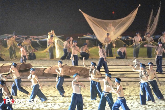 Kỳ quan bừng sáng trong đêm hội Carnaval Hạ Long ảnh 4