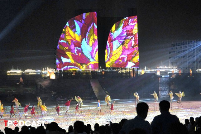 Kỳ quan bừng sáng trong đêm hội Carnaval Hạ Long ảnh 6