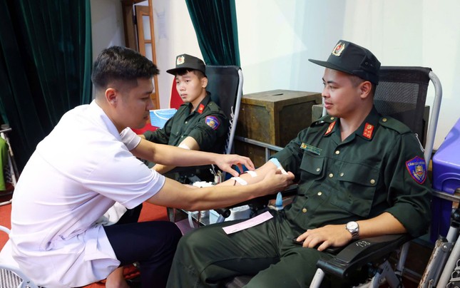 Công an Hà Nội phát động hành trình Giọt máu nghĩa tình năm 2024 ảnh 5