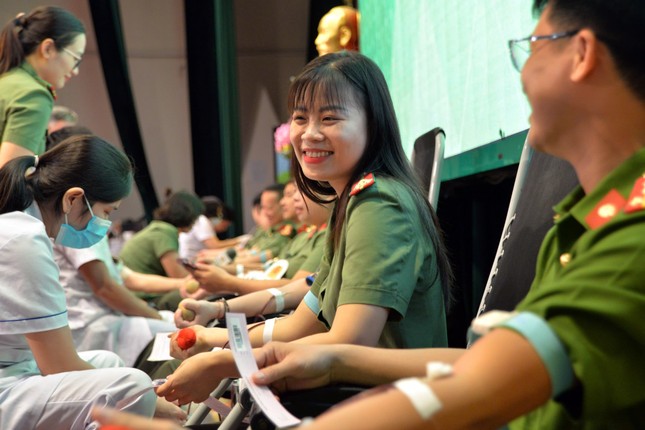 Công an Hà Nội phát động hành trình Giọt máu nghĩa tình năm 2024 ảnh 4