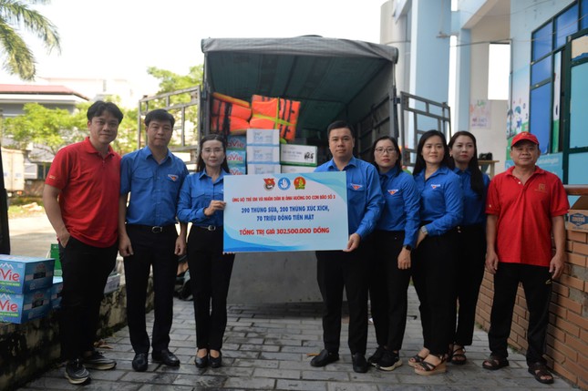 Bí thư Trung ương Đoàn thăm hỏi, trao hỗ trợ người dân vùng lũ ở Bắc Kạn ảnh 1