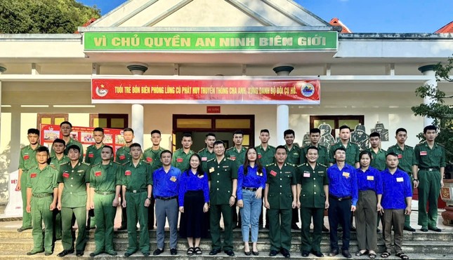 Chiến sĩ 'quân hàm xanh' Lũng Cú phát huy sức trẻ nơi địa đầu Tổ quốc ảnh 4