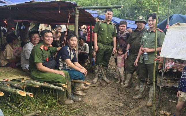 Kêu gọi người dân lên núi lánh nạn, trưởng thôn ở Lào Cai nhận giải Thanh niên sống đẹp ảnh 2