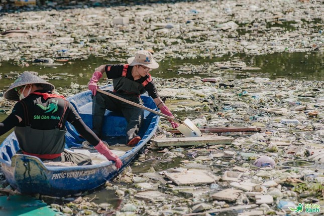 Thủ lĩnh biệt đội 'hồi sinh' những dòng sông ô nhiễm nhận giải Thanh niên Sống đẹp 2024 ảnh 2