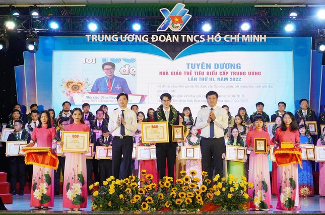 Công bố 100 nhà giáo trẻ tiêu biểu cấp Trung ương năm 2024 ảnh 1