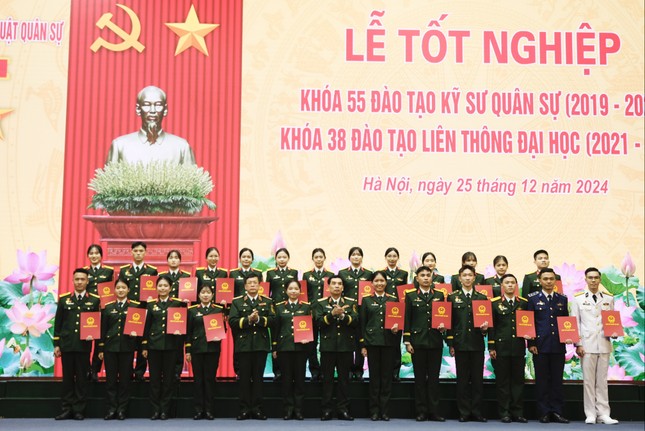 'Bóng hồng' tốt nghiệp thủ khoa Học viện Kỹ thuật Quân sự ảnh 5