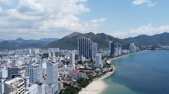 Nha Trang sẽ cưỡng chế 25 công trình lớn xây dựng vượt tầng- Ảnh 1.