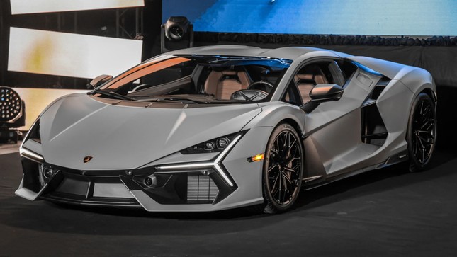 Siêu xe kế nhiệm Lamborghini Aventador xuất hiện tại Hà Nội ảnh 3