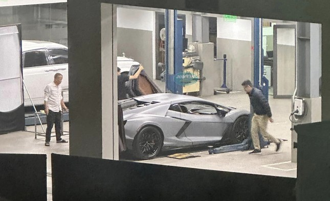 Siêu xe kế nhiệm Lamborghini Aventador xuất hiện tại Hà Nội ảnh 1