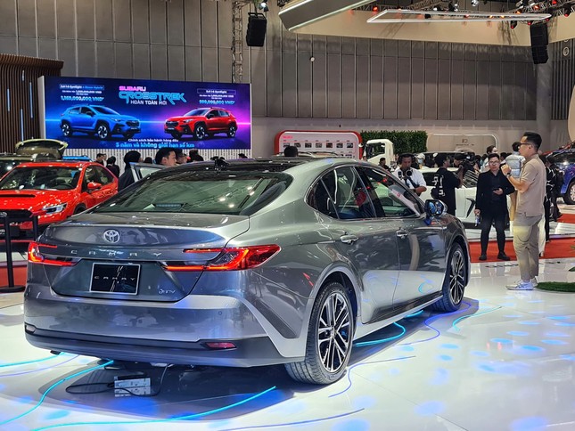 Toyota Camry mới có giá cao nhất 1,53 tỷ đồng