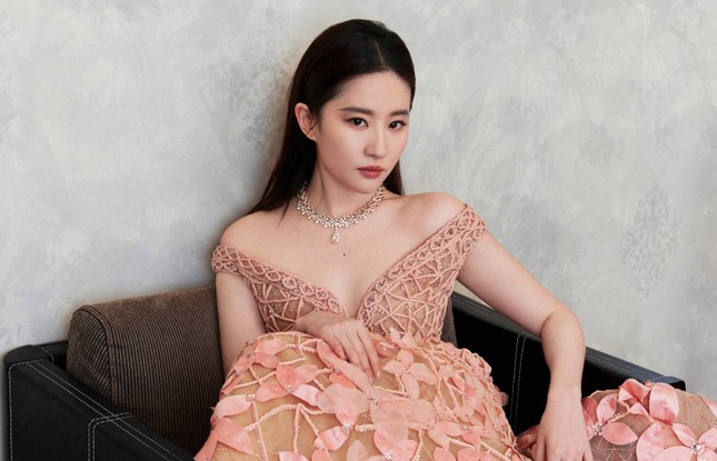 Khuyết điểm hình thể Lưu Diệc Phi ảnh 5