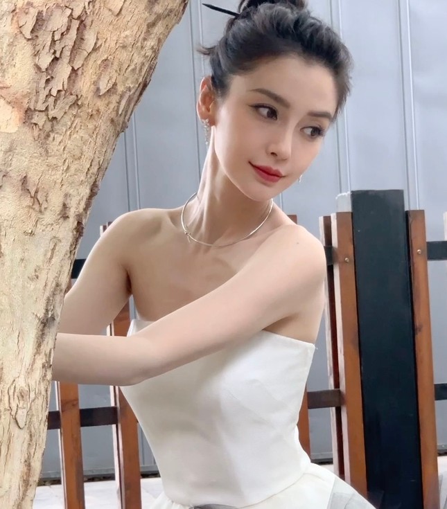 Huỳnh Hiểu Minh đang cứu Angelababy? ảnh 1