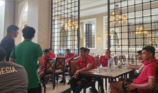 ĐT Indonesia phải họp kiểm điểm vì cầu thủ... ăn mỳ tôm ảnh 2