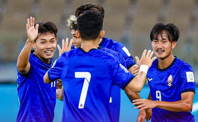 2 cầu thủ nhập tịch Nhật Bản và Mỹ tỏa sáng, Campuchia thắng trận tưng bừng ảnh 2