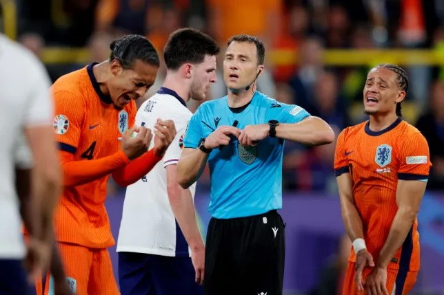 Trọng tài FIFA chỉ ra sai lầm của đồng nghiệp khi thổi penalty cho ĐT Anh ảnh 2
