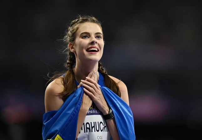 High jump 'goddess' sleeps while competing and still wins gold medal at Paris Olympics photo 2