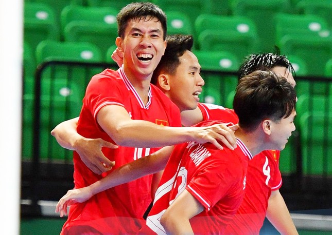 Đội tuyển futsal Việt Nam thắng 14-0, chạm tay vào vé bán kết giải vô địch Đông Nam Á ảnh 1