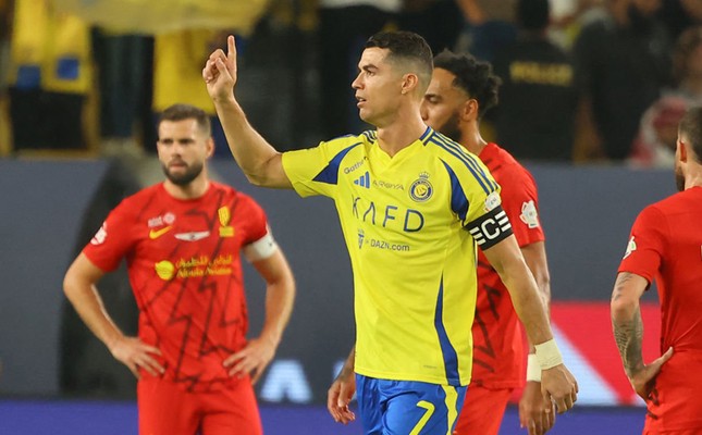 Ronaldo hoãn gia hạn hợp đồng, tìm cách rời khỏi Al Nassr ảnh 1