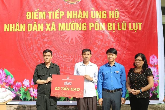 Bí thư thường trực T.Ư Đoàn thăm, tặng quà hỗ trợ người dân vùng lũ Điện Biên ảnh 2