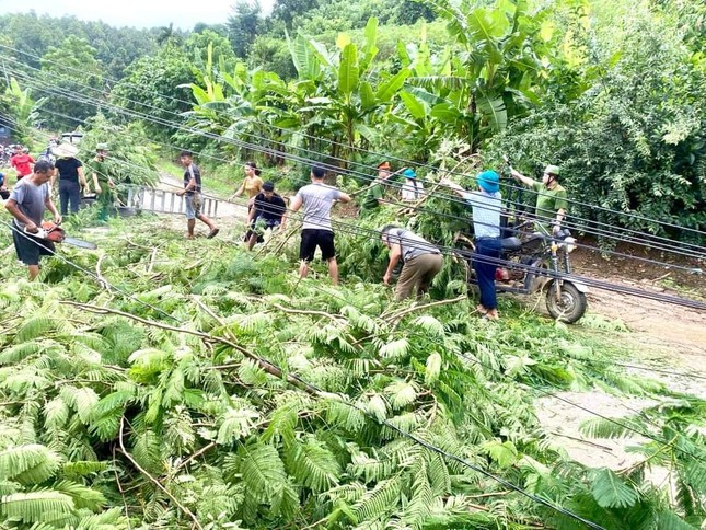 Di dời gần 500 hộ dân ở Hòa Bình, Yên Bái lên phương án di dời hơn 10.000 người để tránh bão ảnh 17