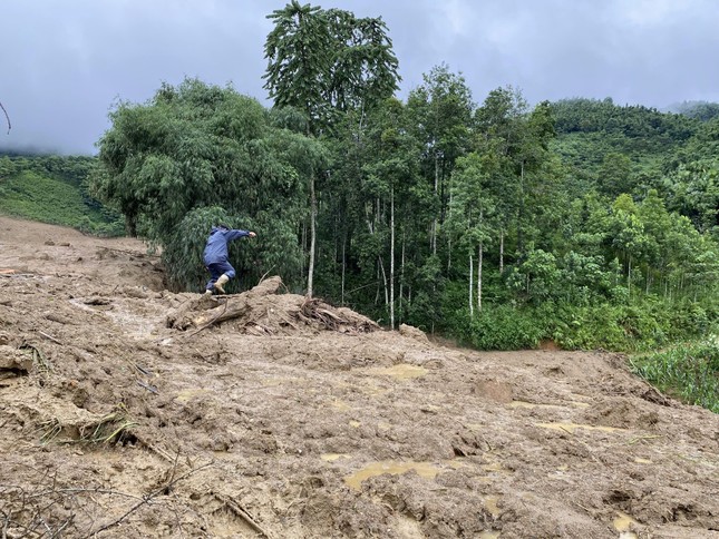 Lũ quét kinh hoàng vùi lấp toàn bộ một thôn tại Lào Cai: 15 người chết, hơn 100 người mất tích ảnh 4