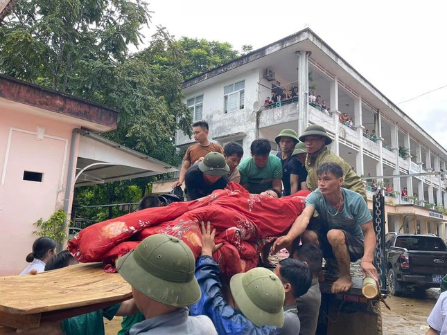 Lũ quét kinh hoàng vùi lấp toàn bộ một thôn tại Lào Cai: 15 người chết, hơn 100 người mất tích ảnh 1