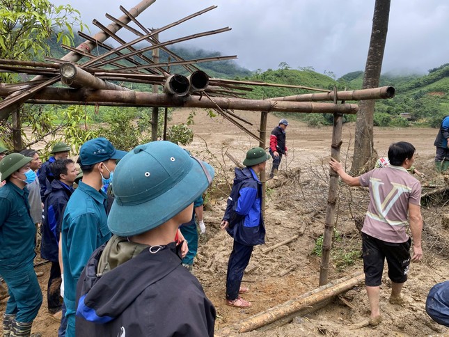 Lũ quét kinh hoàng vùi lấp toàn bộ một thôn tại Lào Cai: 15 người chết, hơn 100 người mất tích ảnh 11