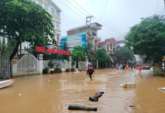 Một tình nguyện viên ở Yên Bái bị lật thuyền tử vong ảnh 1