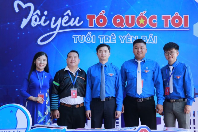 Sắc màu rực rỡ từ các thanh niên dân tộc tham dự Đại hội Hội LHTN tỉnh Yên Bái ảnh 17