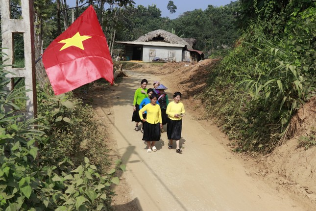 Gác đau thương, người dân Làng Nủ tổ chức Ngày hội Đại đoàn kết toàn dân tộc ảnh 1