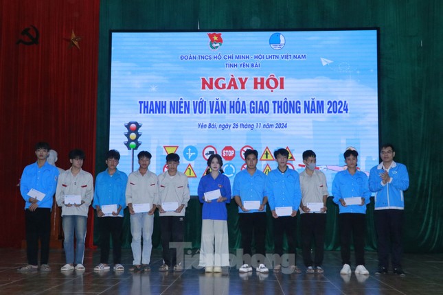 Sôi nổi Ngày hội Thanh niên Yên Bái với văn hóa giao thông ảnh 7