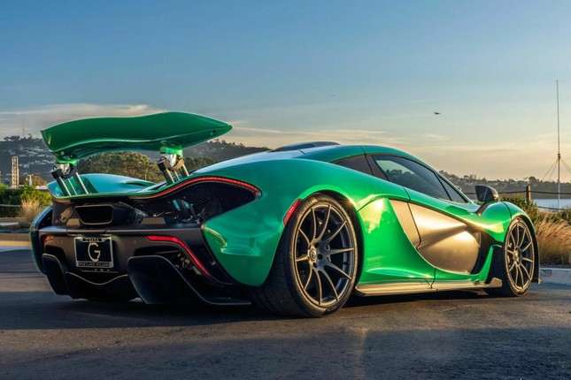 Pin của siêu xe McLaren P1 mua được một chiếc Porsche 911 ảnh 8