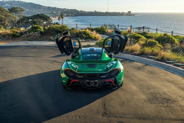 Pin của siêu xe McLaren P1 mua được một chiếc Porsche 911 ảnh 3