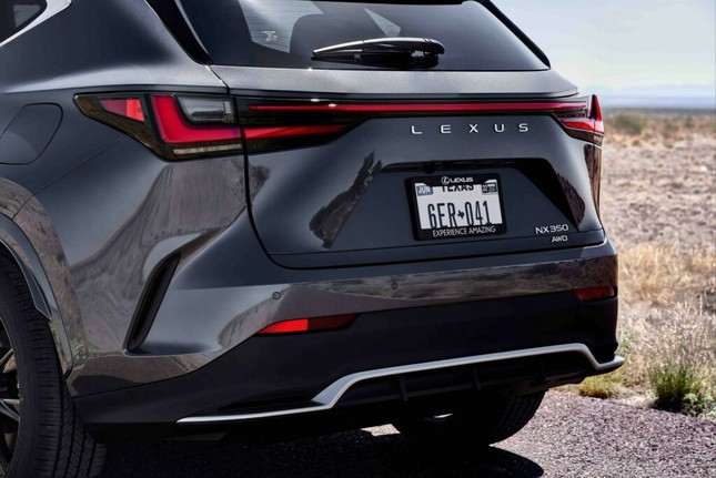 Lexus NX đời mới 2025 lần đầu lộ diện