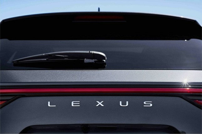 Lexus NX đời mới 2025 lần đầu lộ diện