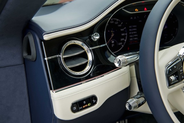 Bentley Continental GT Azure V8 độc bản cập bến Việt Nam ảnh 19