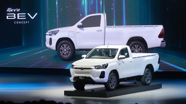 Toyota xác nhận sẽ thử nghiệm một số xe bán tải Hilux thuần điện