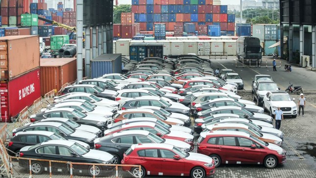 Ô tô nhập khẩu vào Việt Nam tăng vọt trong tháng 3 ảnh 1
