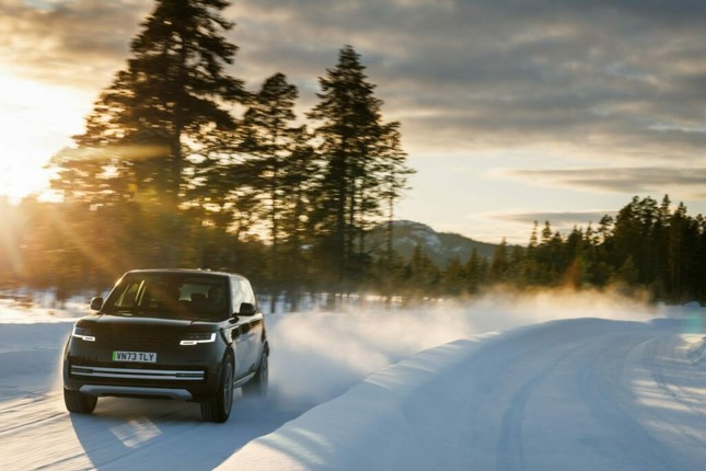 Range Rover thuần điện lần đầu lộ diện