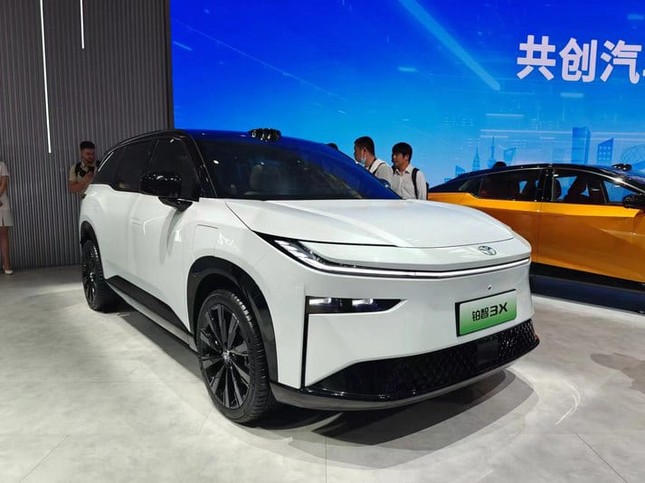 Toyota trình làng bộ đôi xe điện hoàn toàn mới tại Trung Quốc ảnh 10