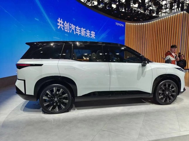 Toyota trình làng bộ đôi xe điện hoàn toàn mới tại Trung Quốc ảnh 11